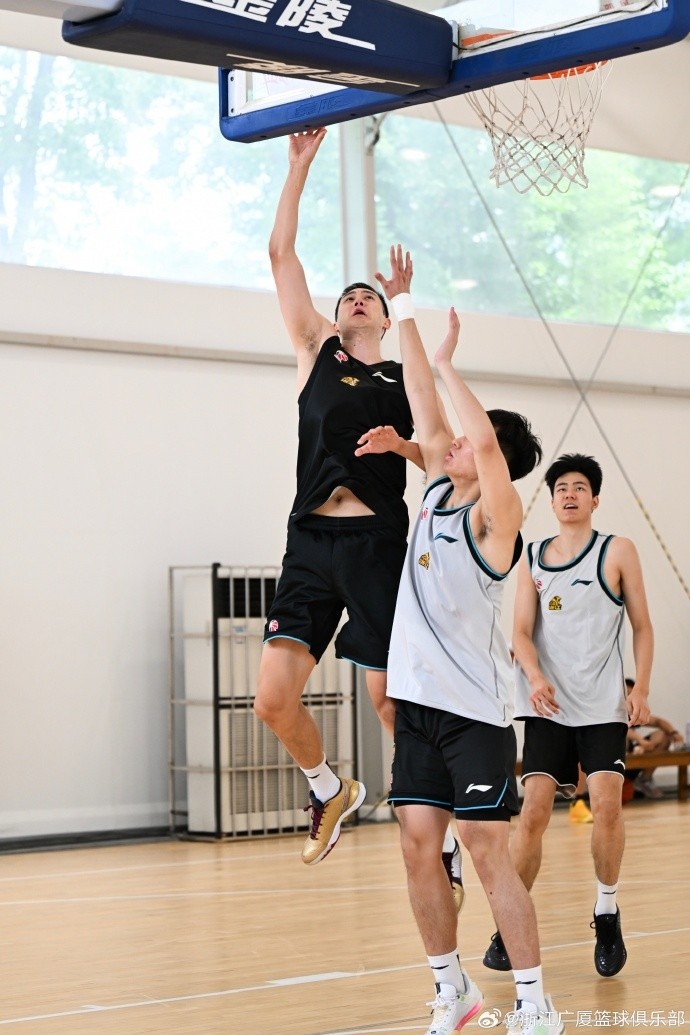 广厦男篮夏训进行时！备战青岛夏季联赛💪